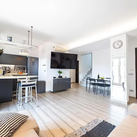 Fronte Mare With Private Pool And Sea View Appartement *